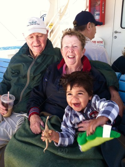 Avós e neto - stock-photo-boat-fun-child-boy-family-kid-happy-grandmother-grandfather-5f0d8ab4-b636-466f-a8b0-882dc3352fa0